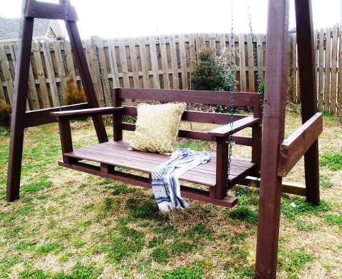 Exciting Outdoor DIY: Brilliant Swinging Benches for Summertime Fun