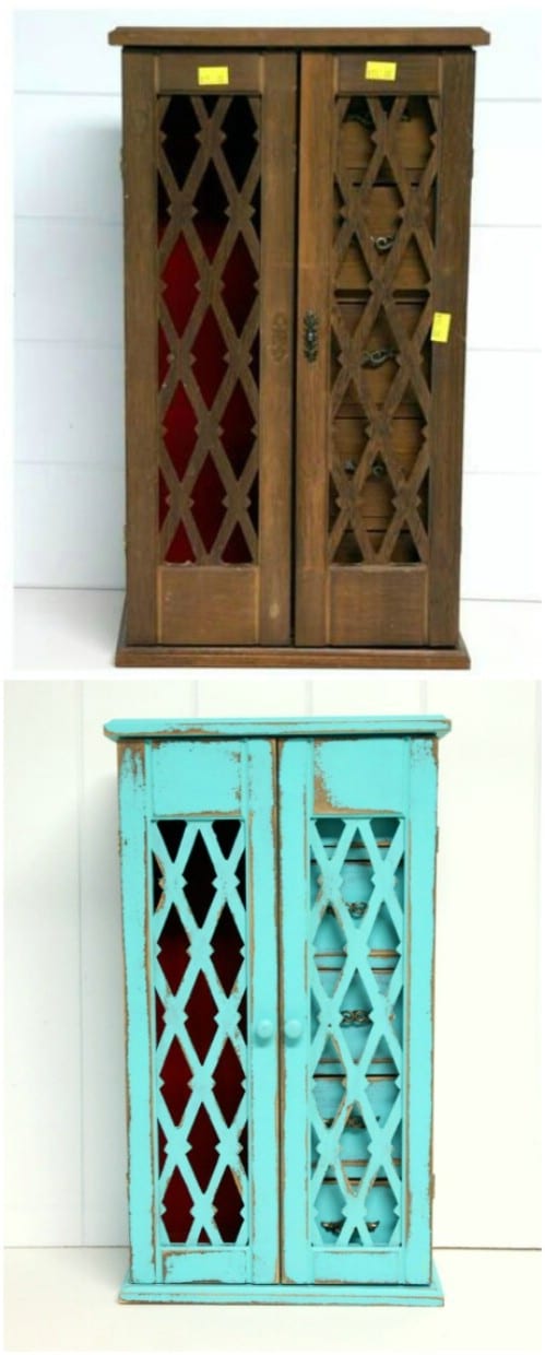 30 Chic Teal DIY Decor Ideas To Bring This Year S Trendiest Color Into   14 Jewelry Holder 