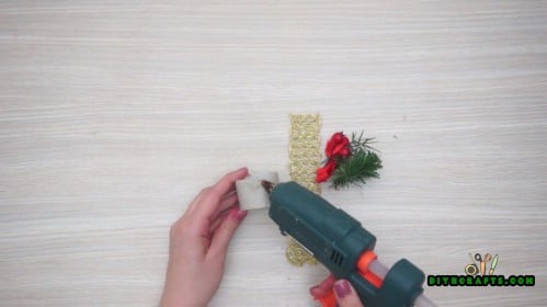 Pine Branch and Berries Napkin Ring - How to Make 5 Festive Holiday Napkin Rings In Under 2 Minutes