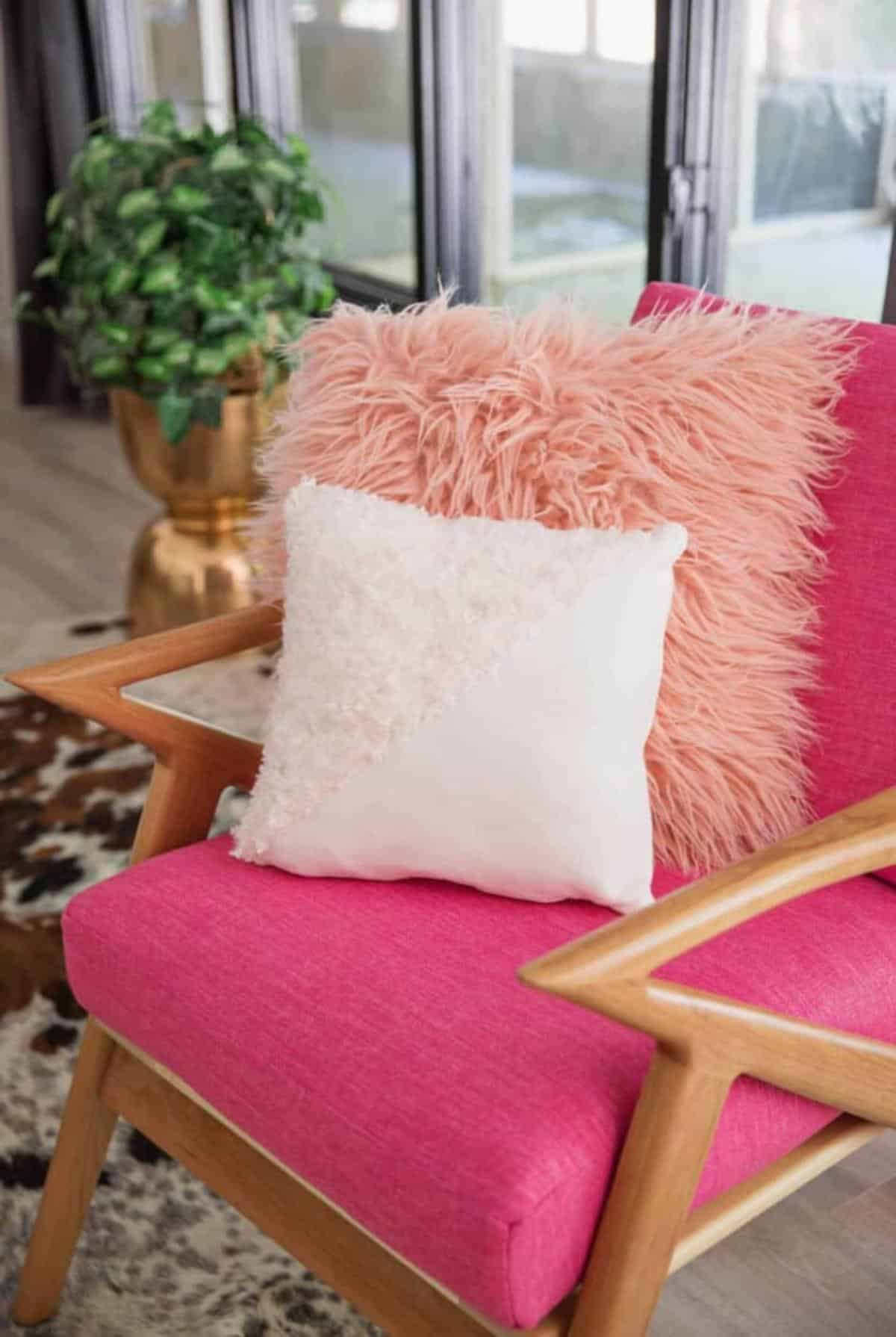 DIY Zippered Throw Pillow